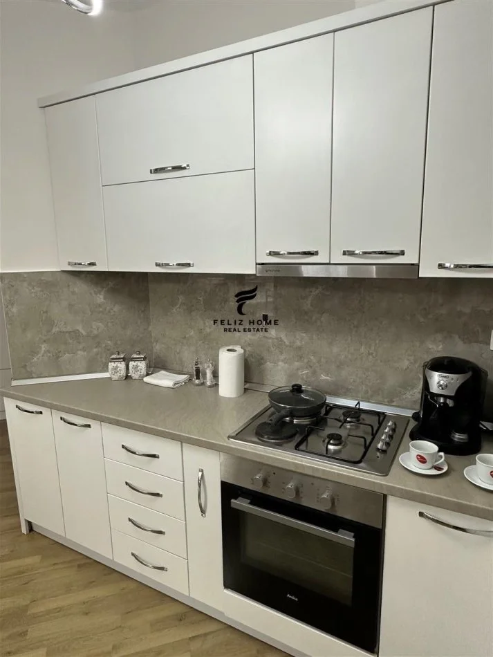 Tirane, affitto appartamento 2+1 al terzo piano, 110 m², 750 € (vicino al parco)
