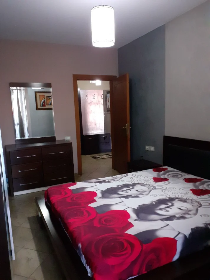 Tirane, affitto appartamento 2+1 Piano 5, 75 m² 600 € (IRFAN TOMINI)