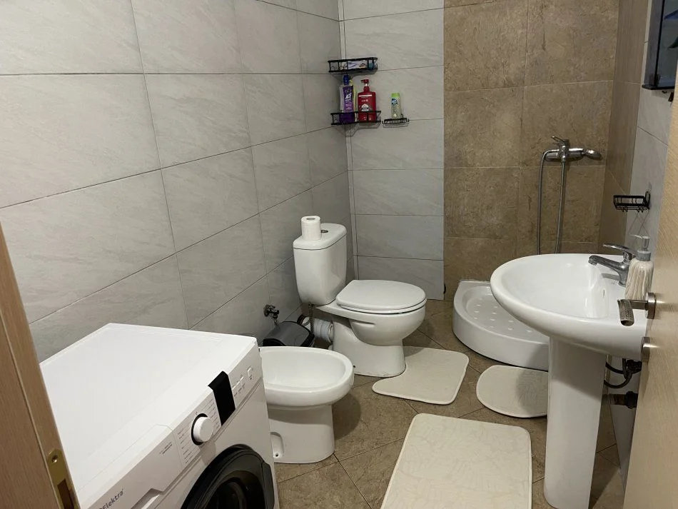Tirane, affitto appartamento 2+1 Piano 8, 90 m² 550 € (ASTIR)