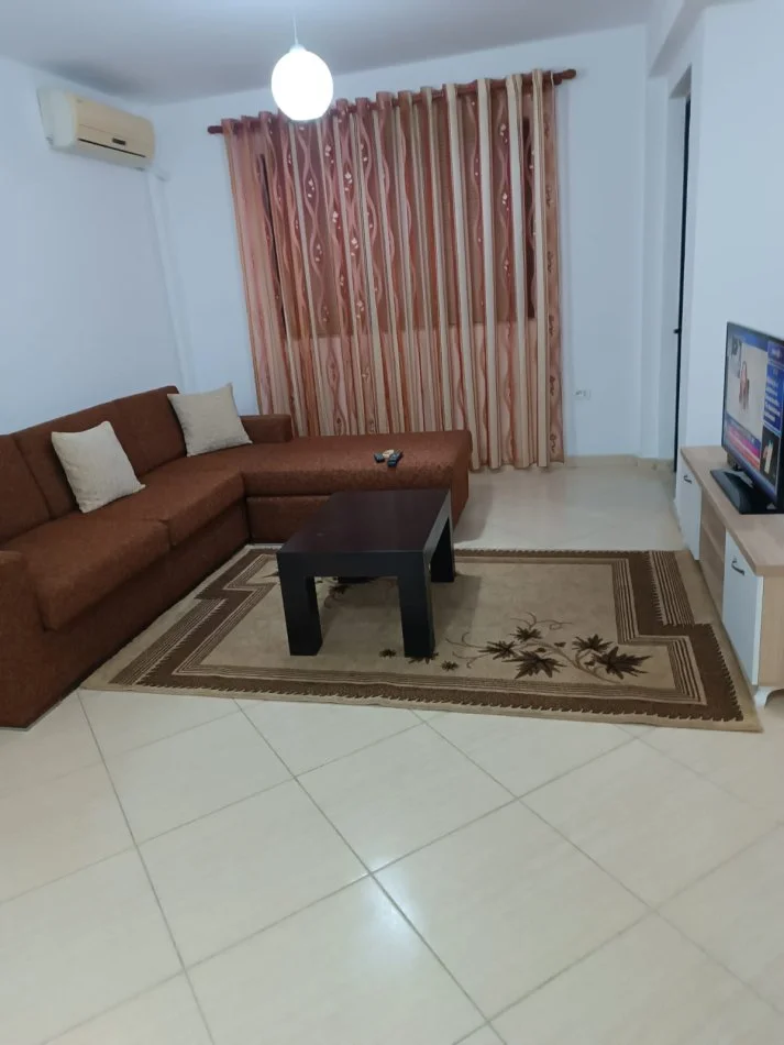 Tirane, jepet me qera apartament 2+1+Ballkon Kati 4, 90 m² 500 € (CASA ITALIA)