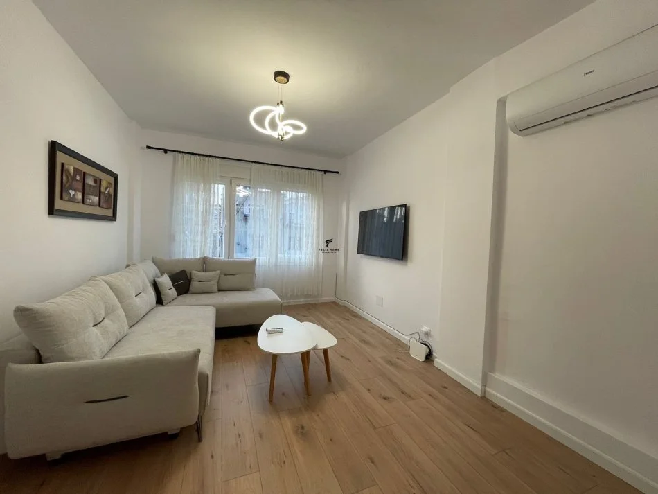 Tirane, jepet me qera apartament 2+1 Kati 4, 80 m² 1.000 € (GARDA)