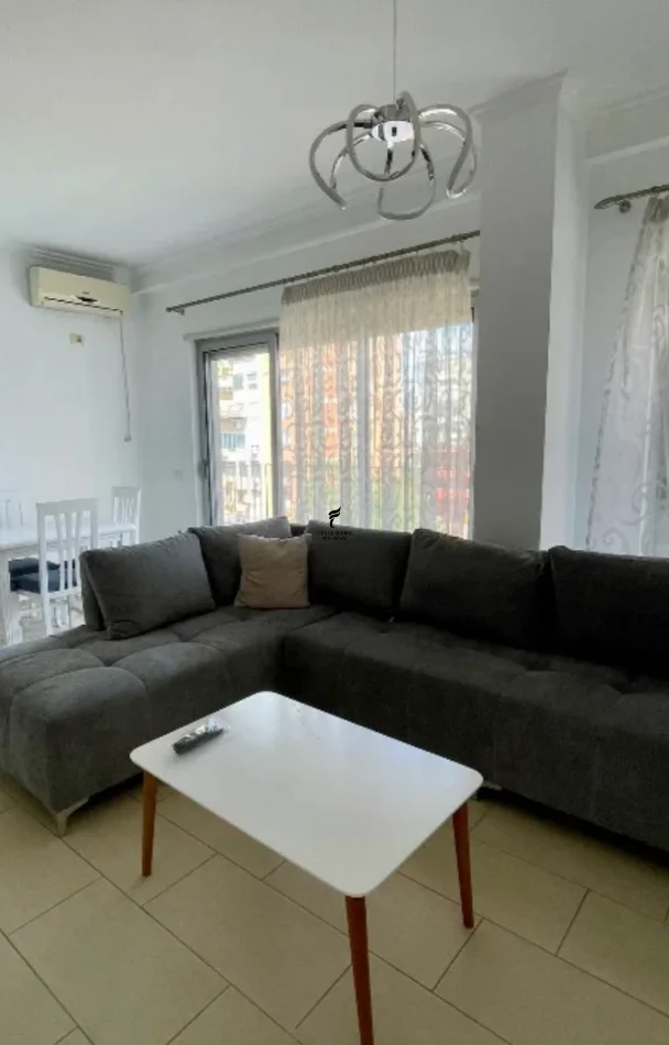 Tirane, affitto appartamento 1+1 al piano 4, 70 m² 800 € (MYSLYM SHYRI)