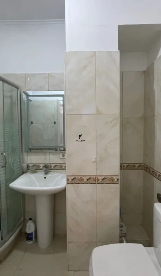Tirane, affitto appartamento 1+1 al piano 4, 70 m² 800 € (MYSLYM SHYRI)