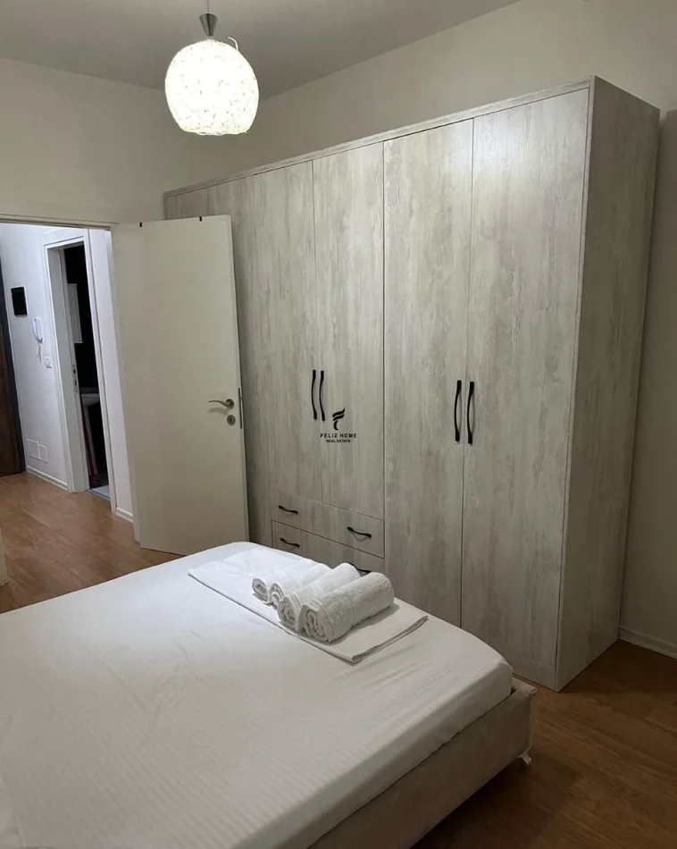 Tirane, affitto appartamento 1+1 al quarto piano, 70 m², 500 € (BRRYLI)