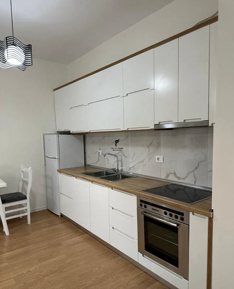Tirane, affitto appartamento 1+1 al quarto piano, 70 m², 500 € (BRRYLI)