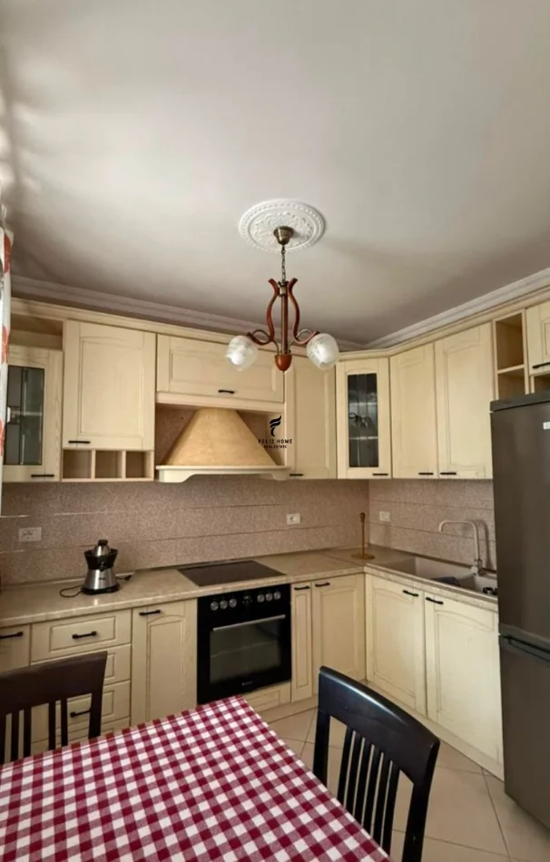 Tirane, affitto appartamento 2+1 Piano 4, 100 m² 600 € (KOPSHTI BOTANIK)