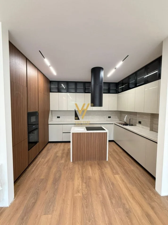 Tirane, vendi Vile 3 Katshe Kati 0, 800 m² 1.500.000 € (LIQENI I THATE)