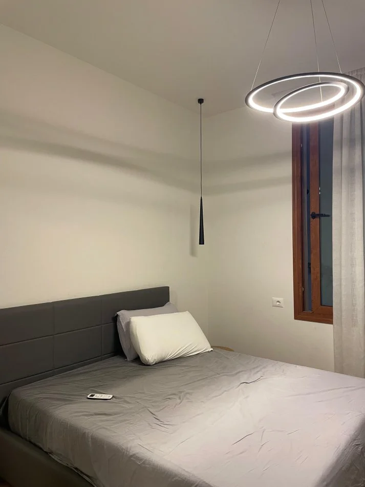 Tirane, jepet me qera apartament 2+1+Ballkon Kati 1, 75 m² 700 € (SELITE)