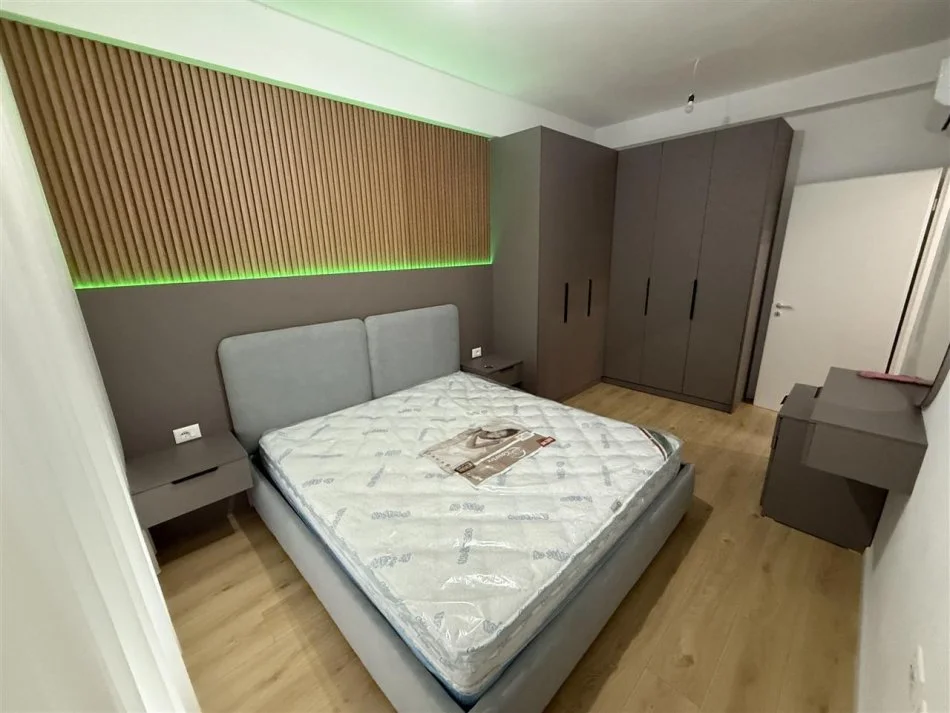 Tirane, affitto appartamento 1+1 Piano 8, 68 m² 500 € (ALI DEMI)
