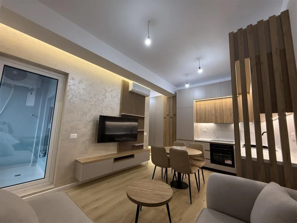 Tirane, jepet me qera apartament 1+1 Kati 8, 68 m² 500 € (ALI DEMI)