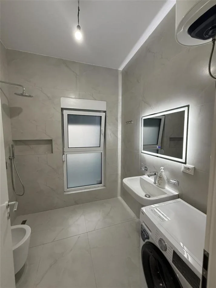 Tirane, affitto appartamento 1+1 Piano 8, 68 m² 500 € (ALI DEMI)