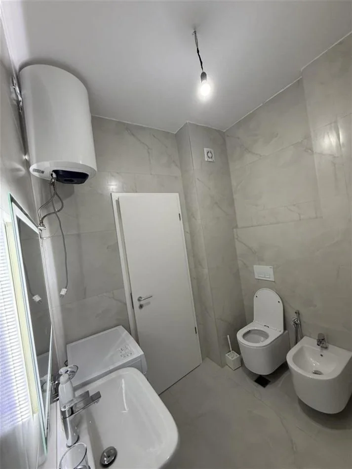 Tirane, affitto appartamento 1+1 Piano 8, 68 m² 500 € (ALI DEMI)
