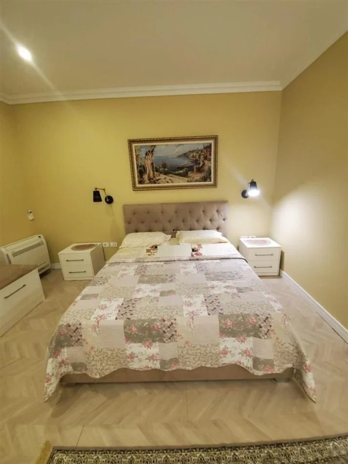 Tirane, jepet me qera apartament 2+1 Kati 1, 100 m² 800 € (SELVIA)