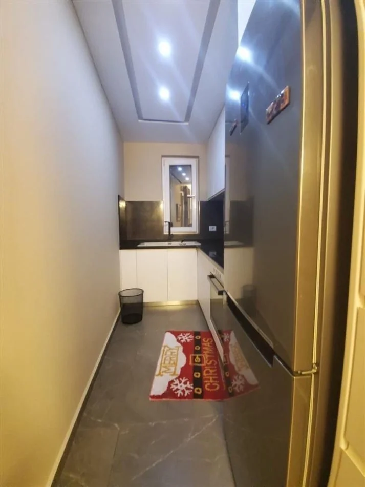 Tirane, affitto appartamento 2+1 Piano 1, 100 m² 800 € (SELVIA)