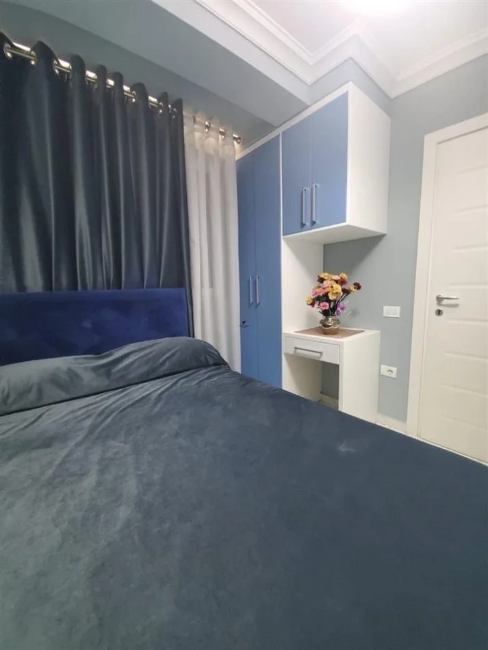 Tirane, affitto appartamento 2+1 Piano 1, 100 m² 800 € (SELVIA)