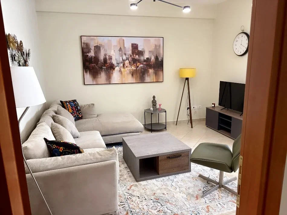 Tirane, jepet me qera apartament 1+1 Kati 4, 70 m² 600 € (KOMUNA E PARISIT)