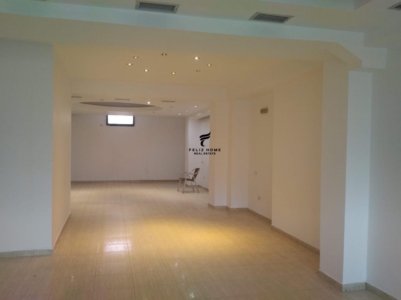 Vendita locale commerciale, vicino all'Ambasciata Americana, 400.000 euro