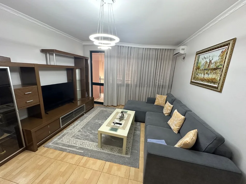 Tirane, jepet me qera apartament 2+1+Ballkon Kati 5, 120 m² 750 € (21 Dhjetori/Supermarket Joena)