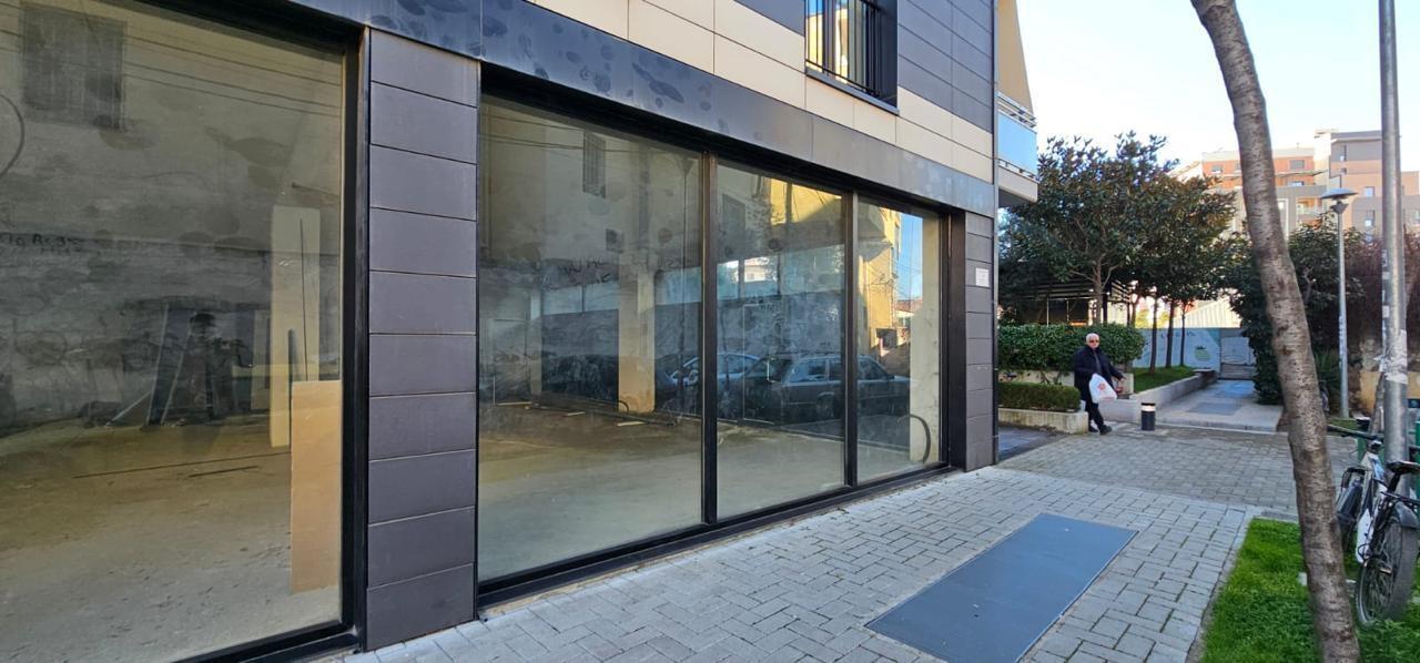 Ambiente commerciale in affitto, Centro