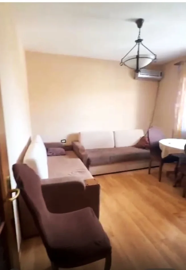 Tirane, jepet me qera apartament 2+1+Ballkon Kati 3, 85 m² 500 € (Rruga Kongresi i Manastirit)