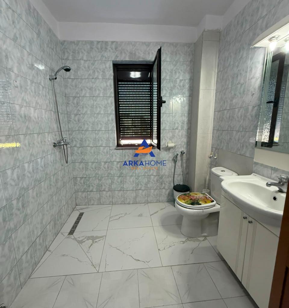 JEPET APARTAMENT ME QERA 2+1+BALLKON "LAPRAKE" 49000 LEKE