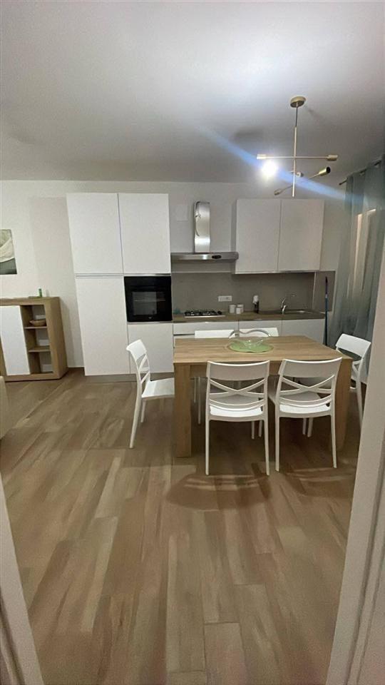 APARTAMENT ME QERA 2+1 LIQENI ARTIFICIAL 1.100 EURO