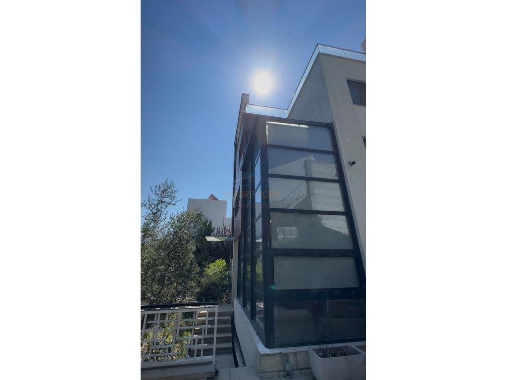 0692268458 Qira, Vilë 3-katëshe,Teg