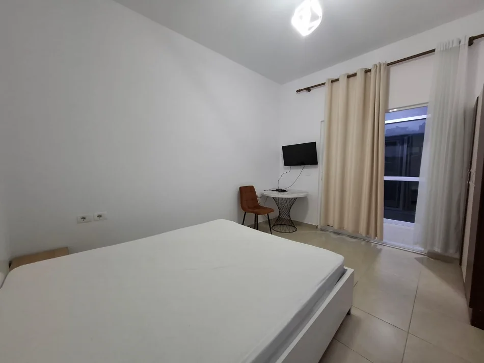 Me Qera : 1+1📍Rr. Elbasanit (Vilat Gjermane) - 35,000 Leke/Muaj - Sp.60m²