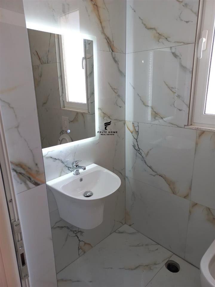 Locale commerciale in affitto di 100 m² in Astir a 450 euro