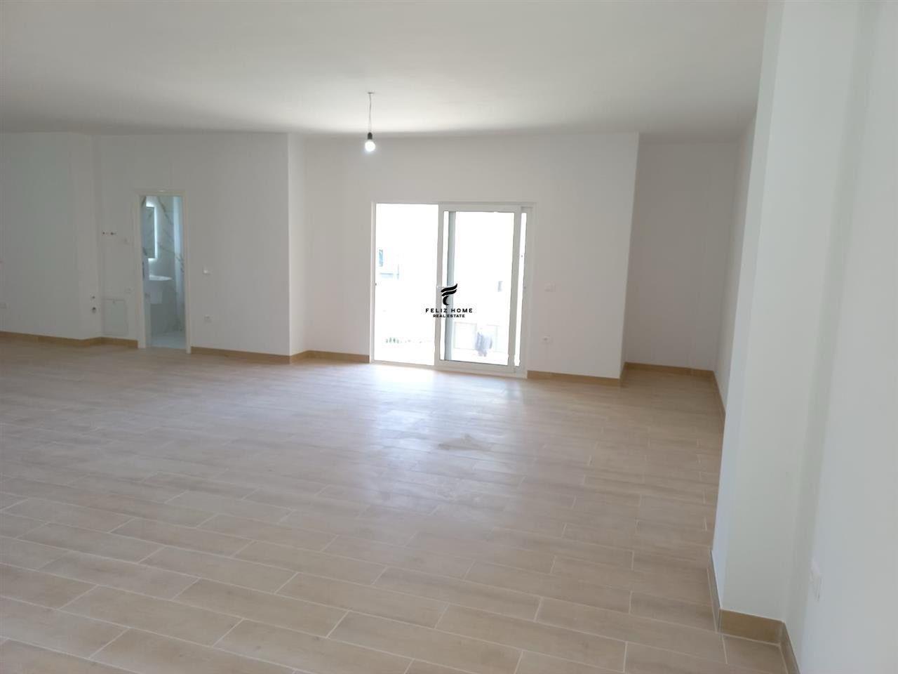 Locale commerciale in affitto di 100 m² in Astir a 450 euro