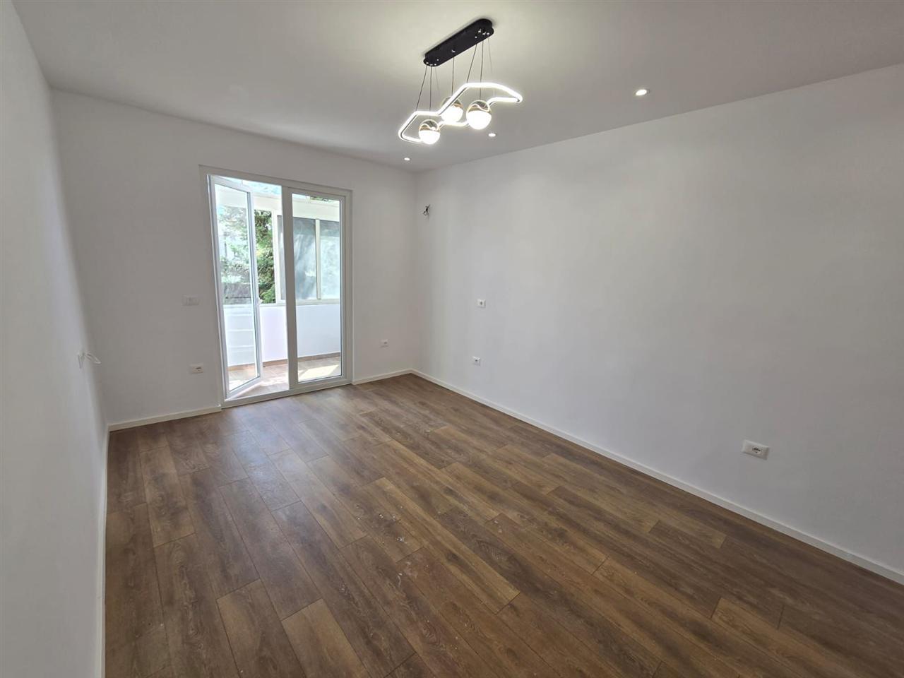 Zyra con affitto di 75 m2 in Myshlym Shyrit a 650 EUR