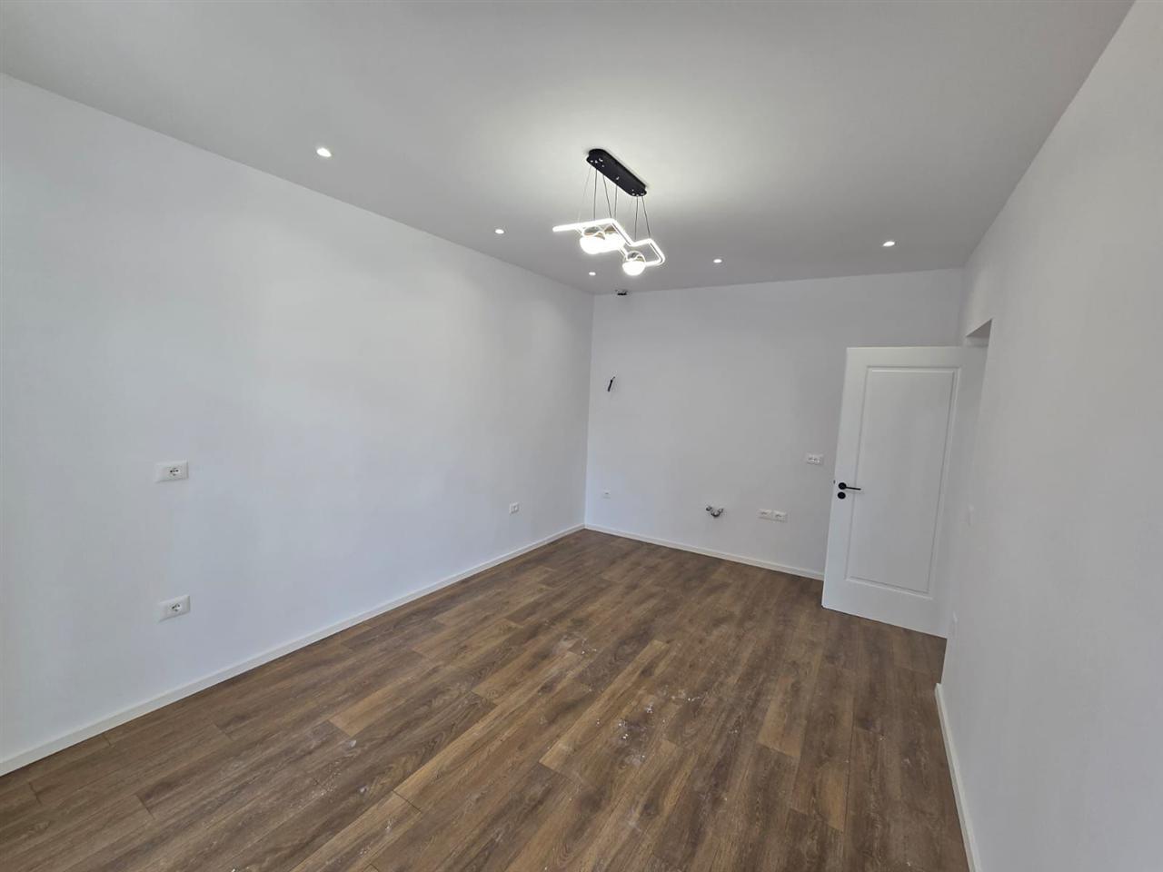Zyra con affitto di 75 m2 in Myshlym Shyrit a 650 EUR