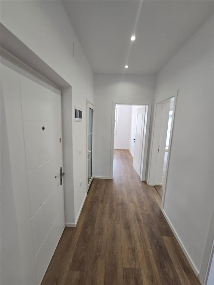 Zyra con affitto di 75 m2 in Myshlym Shyrit a 650 EUR