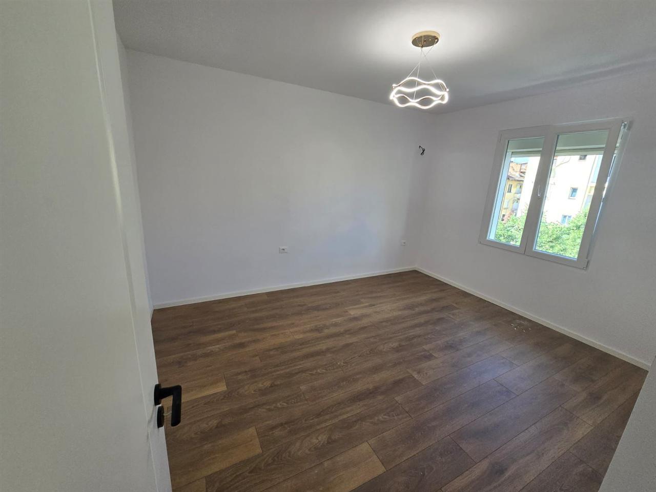 ZYRE ME QERA 75 M2 MYSLYM SHYRI 650 EUR0