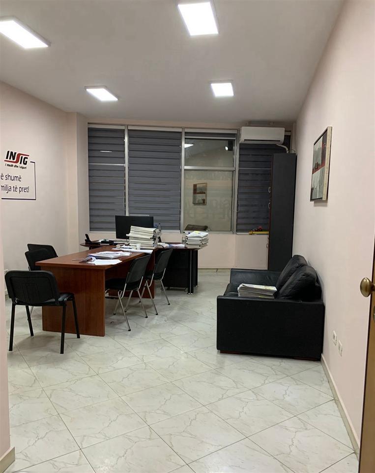 ZYRE ME QERA 39 M2 RRUGA E ELBASANIT 500 EURO