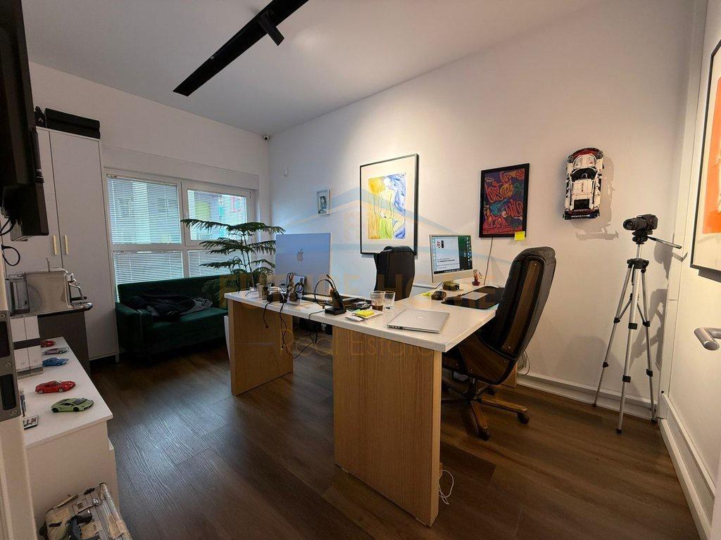 0692268458 Shitet Ambient Biznesi + 3 Poste Parkimi, Komplek
