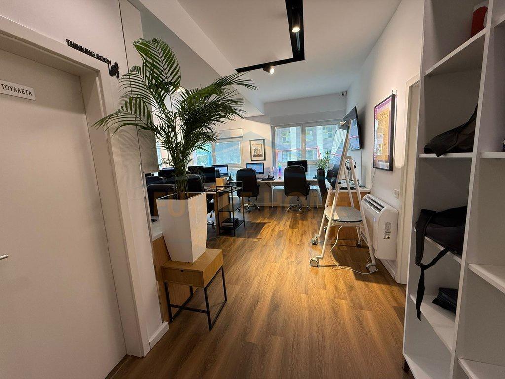 0692268458 Shitet Ambient Biznesi + 3 Poste Parkimi, Komplek