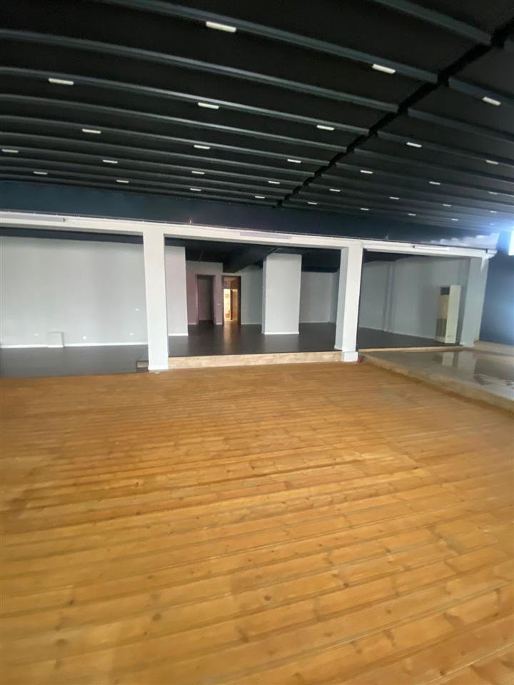 AMBIENT BIZNESI ME QERA 727 M2 ISH EKSPOZITA 15.000 EURO