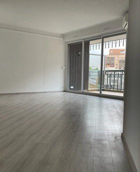 DYQAN ME QERA 150 M2 RRUGA E KAVAJES 2.300 EURO