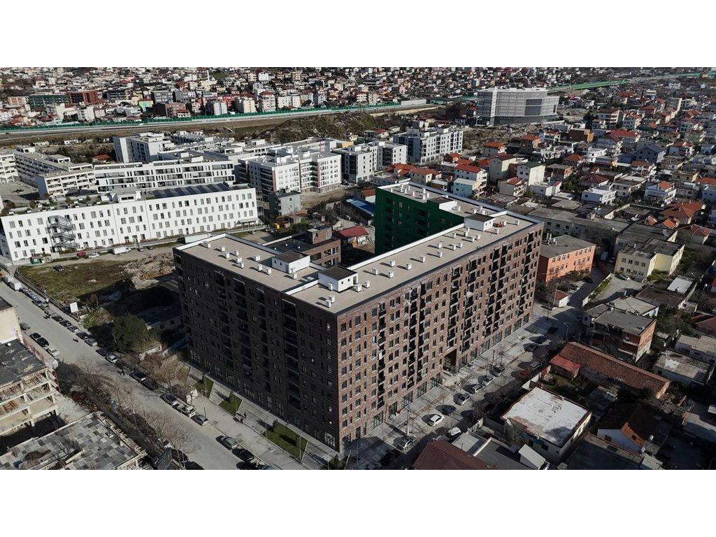 5 Maji - Japim me qira 20 poste parkimi