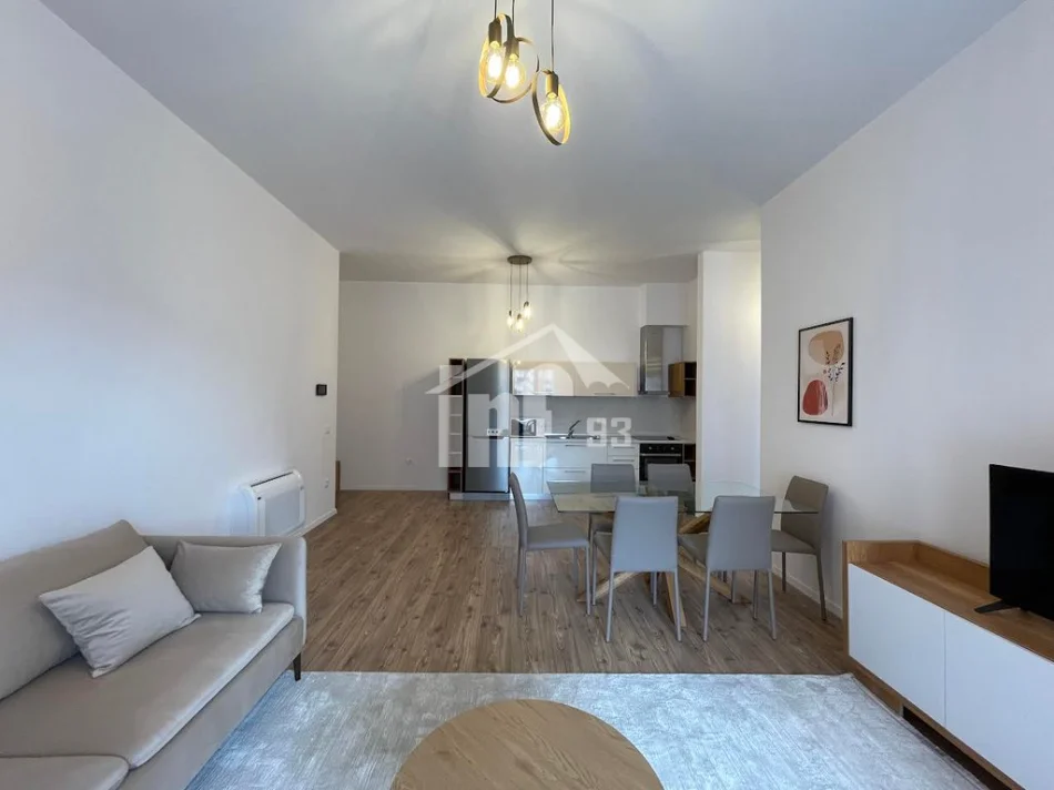 Tirane, affitto appartamento 1+1 Piano 3, 78 m² 700 € (NEL COMPLESSO DELIJORGJI)