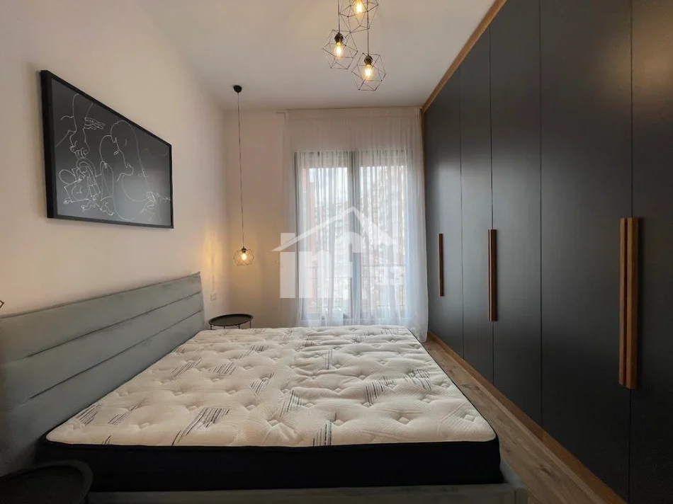 Tirane, affitto appartamento 1+1 Piano 3, 78 m² 700 € (NEL COMPLESSO DELIJORGJI)