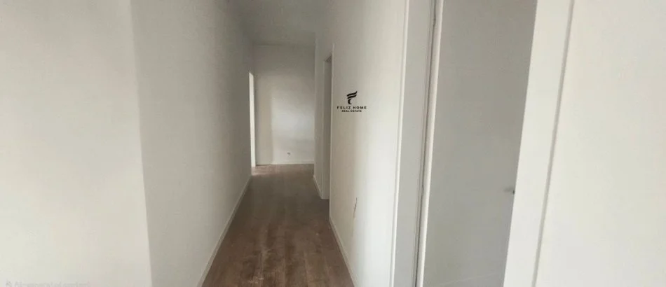 Tirane, vendesi appartamento 3+1 Piano 2, 135 m² 339.000 € (Piazza Rossa)