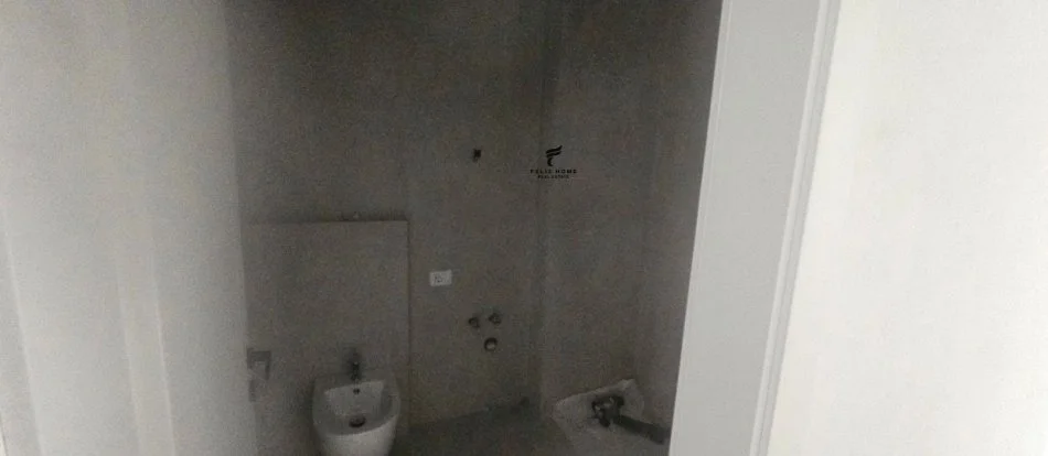 Tirane, vendesi appartamento 3+1 Piano 2, 135 m² 339.000 € (Piazza Rossa)