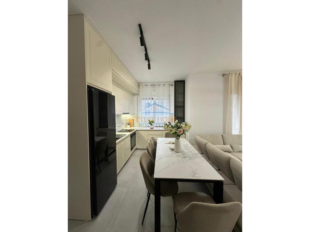0694603851,Qera, Apartament 2+1+2, Shkolla e Kuqe , Tirane.