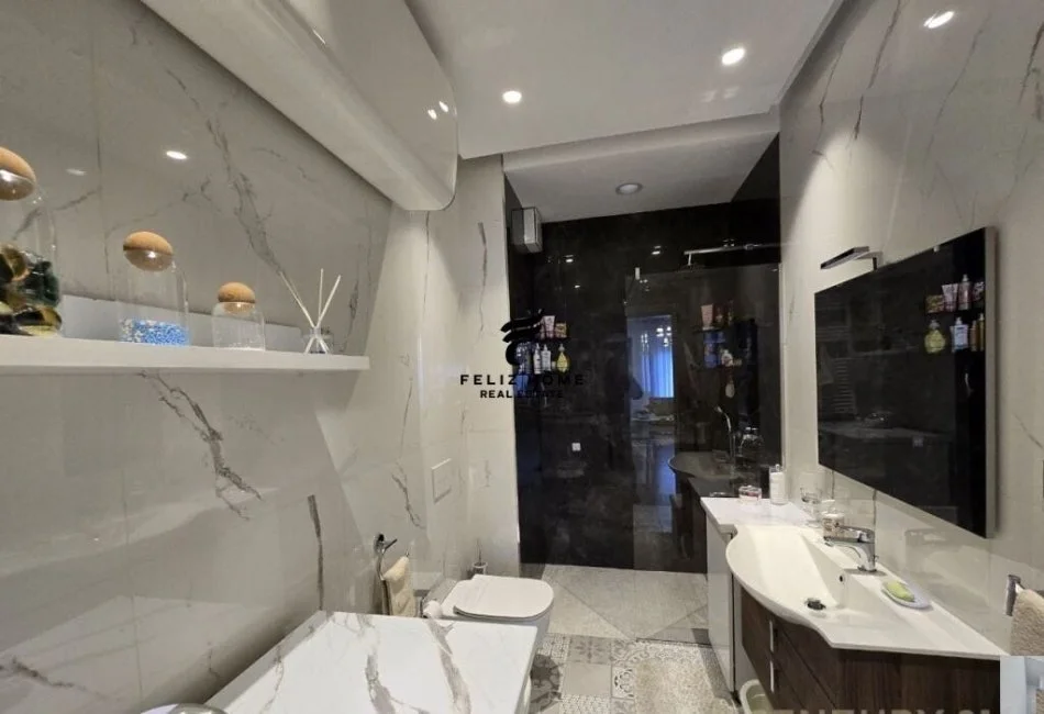 Tirane, vendesi appartamento 2+1+Balcone Piano 1, 146 m² 300.000 € (LIQUIDO CALDO)