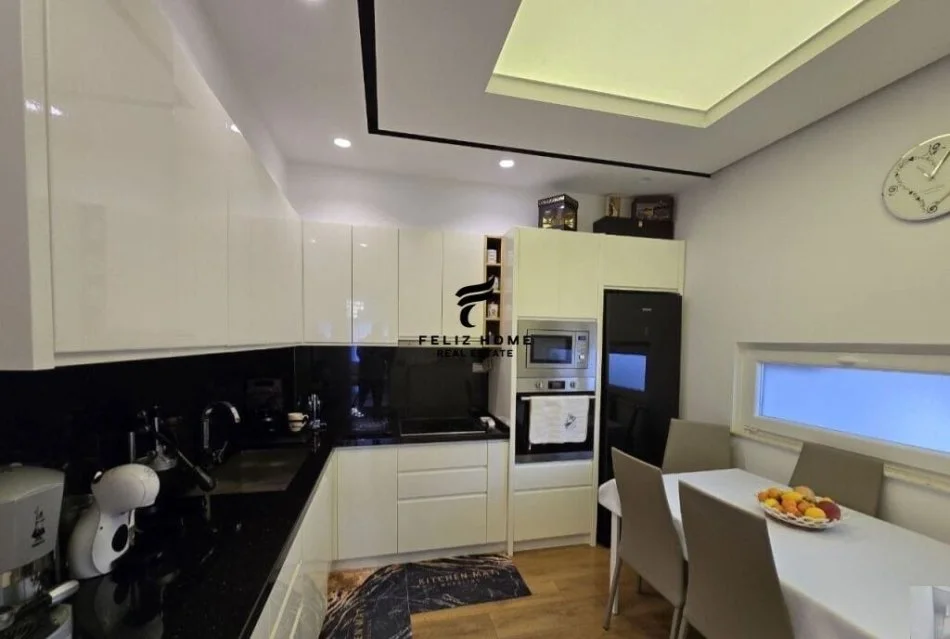Tirane, vendesi appartamento 2+1+Balcone Piano 1, 146 m² 300.000 € (LIQUIDO CALDO)