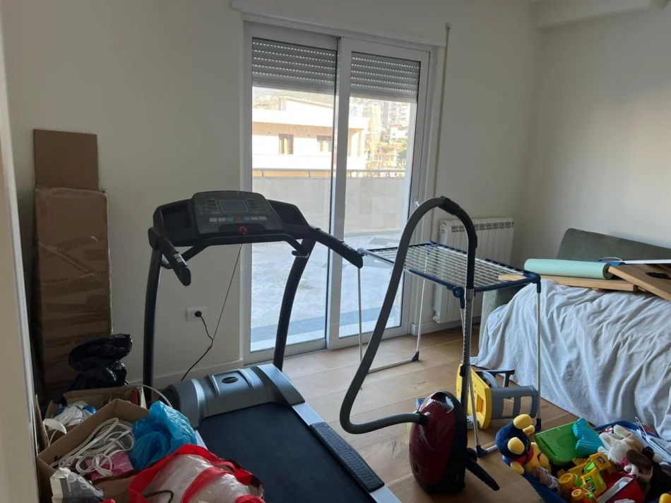 Tirane, vendesi appartamento 2+1 Piano 2, 225.000 € (Kinostudio)