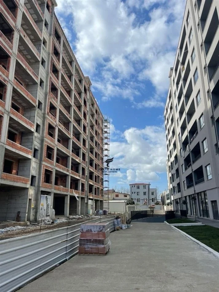 Tirane, shitet apartament 2+1+Ballkon Kati 8, 97 m² 85.000 € (KAMEZ)