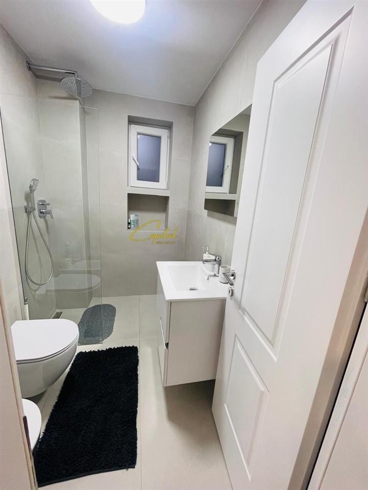 APARTAMENT ME QERA 1+1 ISH TREGU ELEKTRIK 700 EURO